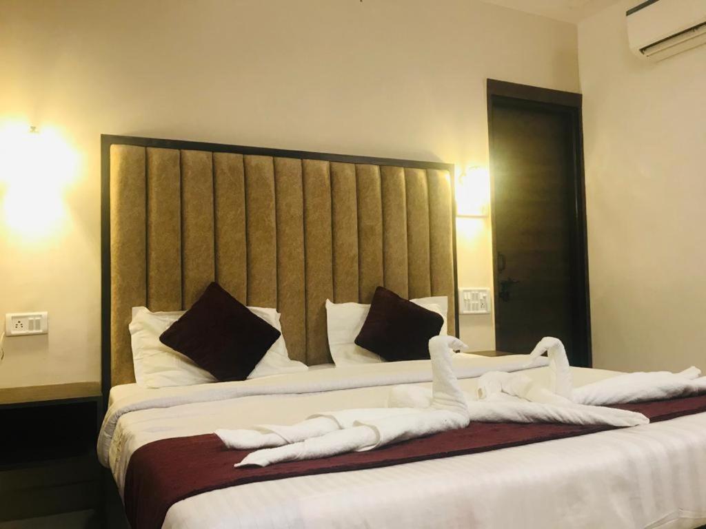 Hotel The Divine Oak Katra  Exterior foto